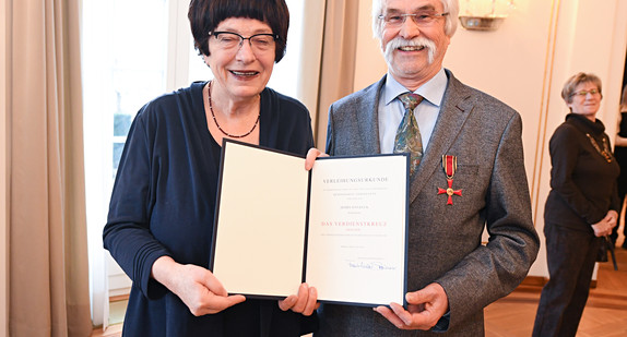 Staatsrätin Gisela Erler (l.) und Jens Kück (r.) (Bild: Staatsministerium Baden-Württemberg)