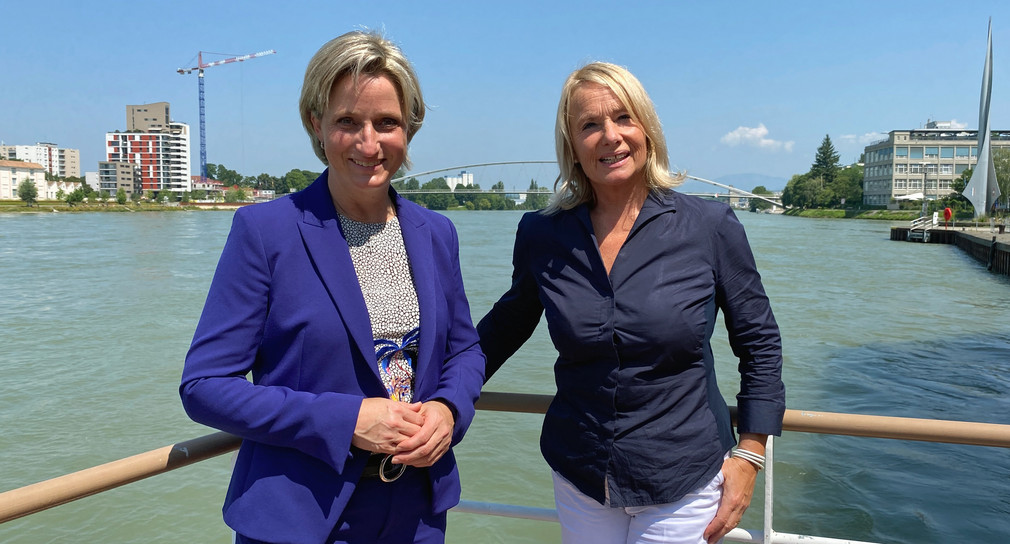 Wirtschaftsministerin Dr. Nicole Hoffmeister-Kraut und Elisabeth Schneider-Schneiter, Präsidentin Handelskammer beider Basel (rechts)