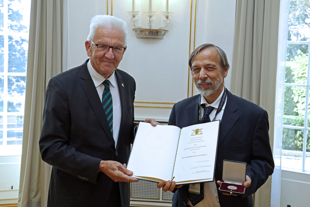 Ministerpräsident Winfried Kretschmann (l.) und Prof. Dr. med. Martin Eichner (r.)