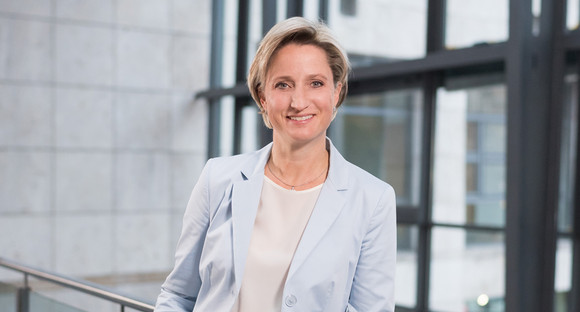 Porträtbild von Wirtschaftsministerin Dr. Nicole Hoffmeister-Kraut