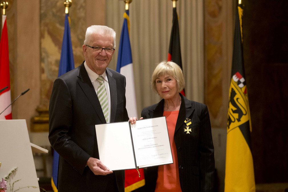 Ministerpräsident Winfried Kretschmann (l.) und Karin Maßen (r.)
