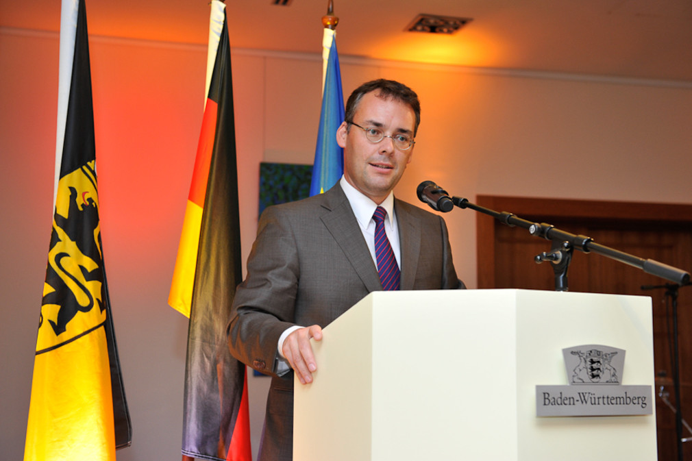Europaminister Peter Friedrich bei seiner Rede zur Eröffnung des Sommerfestes der Landesvertretung in Brüssel