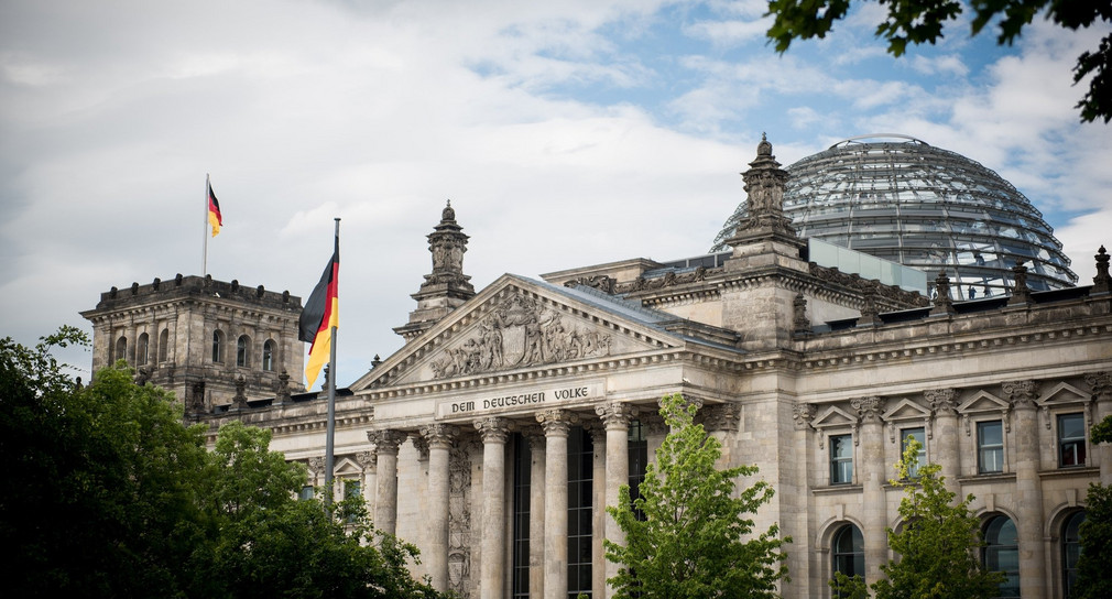 Außenansicht des Reichstagsgebäudes. (Bild: Simone M. Neumann)