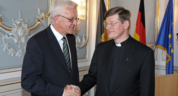 Ministerpräsident Winfried Kretschmann (l.) und der designierte Erzbischof Stephan Burger (r.)