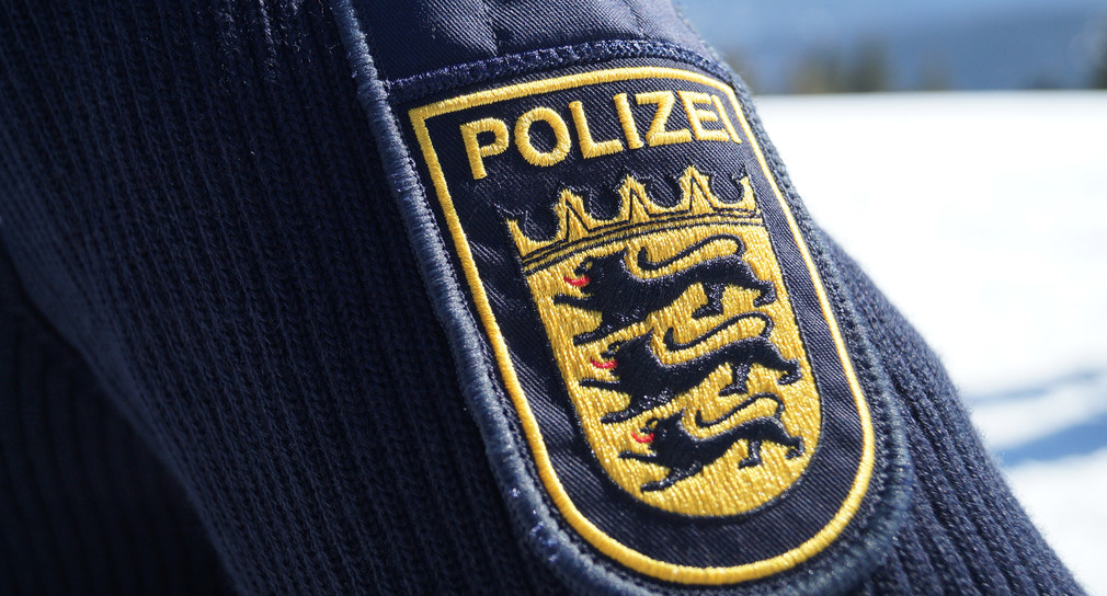 Wappen von Baden-Württemberg auf dem Ärmel einer Polizeiuniform. (Bild: Innenministerium Baden-Württemberg)