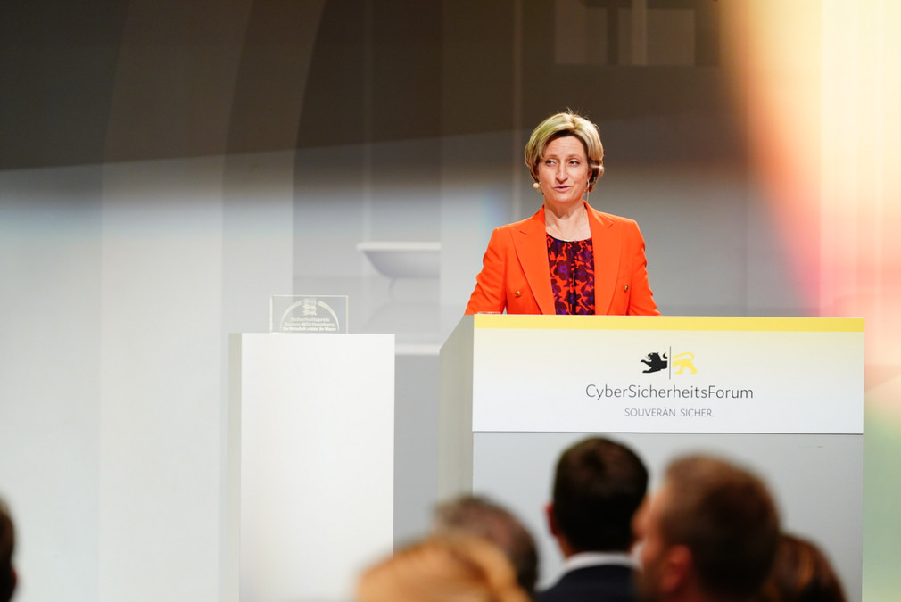 Cybersicherheit 4. Cybersicherheitsforum in Stuttgart 4. Cybersicherheitsforum in Stuttgart im Haus der Wirtschaft am 13. April 2022
