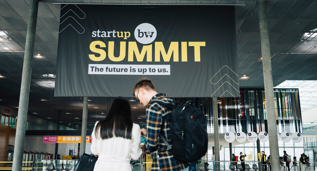 Eingang zum Start-up BW Summit 2022 auf der Messe Stuttgart