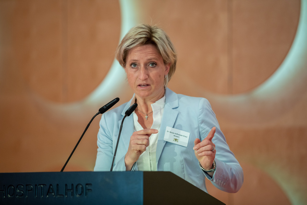 Wirtschafts- und Arbeitsministerin Nicole Hoffmeister-Kraut bei ihrer Rede