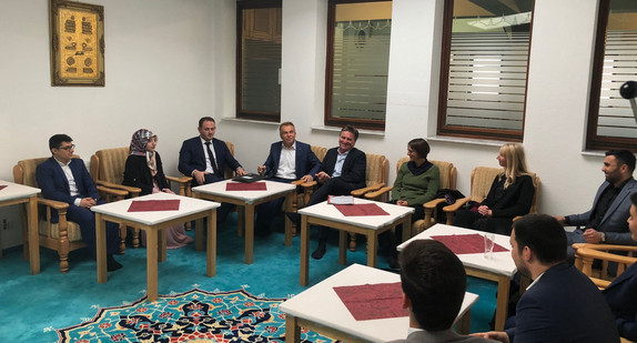 Gesprächsrunde in Moschee mit Sozial- und Integrationsminister Manne Lucha.