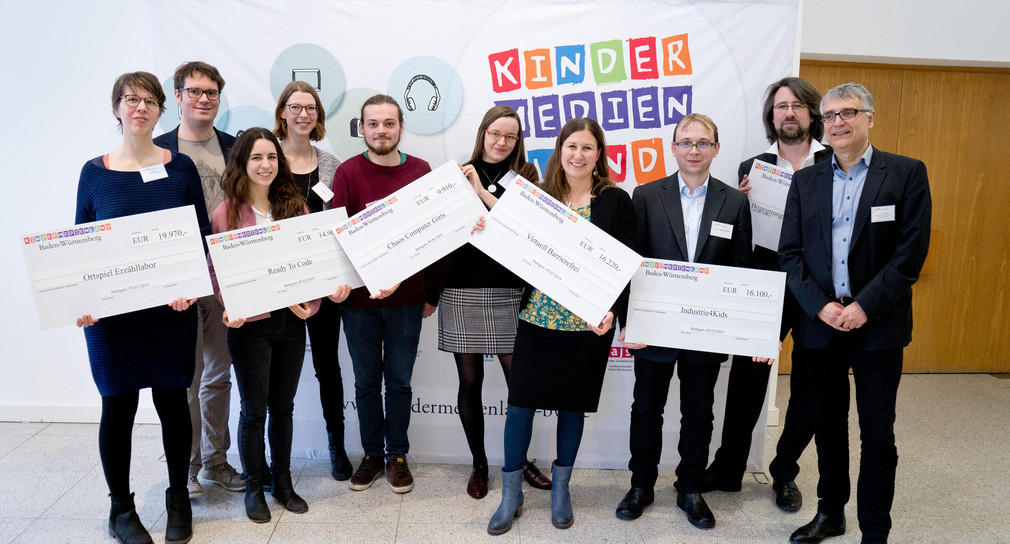 Gruppenbild der Preisträger (Bild: © Christian Reinhold / Landesmedienzentrum BW)
