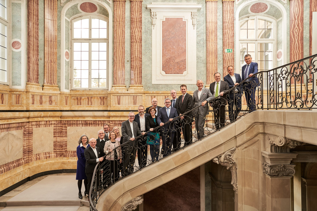 Europaminister Guido Wolf mit Teilnehmenden des dritten Expertenforums (Bild: Justizministerium Baden-Württemberg / Steffen Schmid)