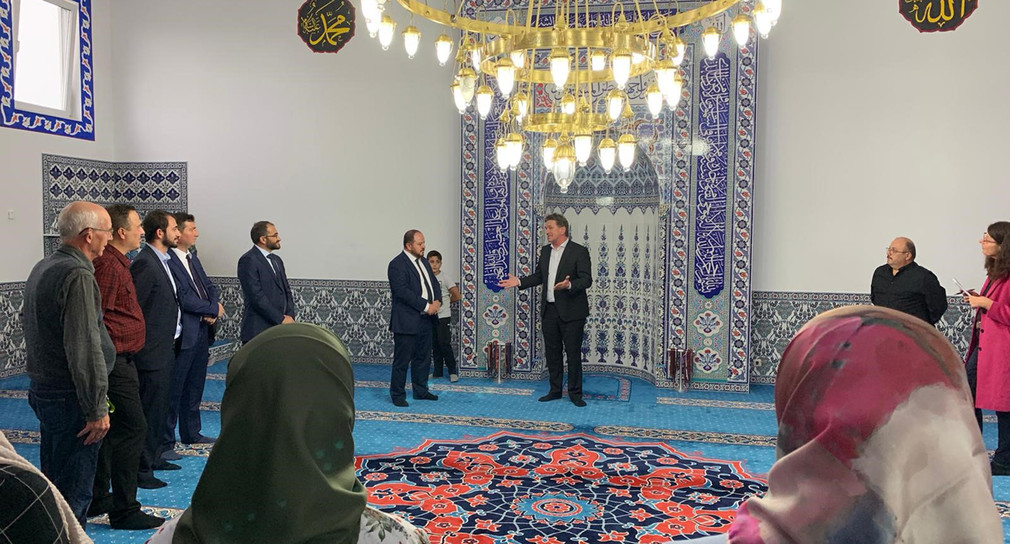 Sozial- und Integrationsminister Manne Lucha besuchte anlässlich des Tages am 3. Oktober eine Moschee in Bad Saulgau. (Bild: Sozialministerium Baden-Württemberg)