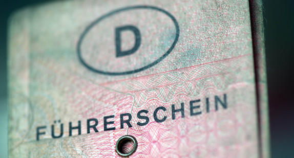 Ein alter Papierführerschein aus Deutschland