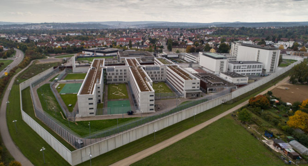 Der Neubau des Unterkunftgebäudes an der JVA Stuttgart-Stammheim, Luftbild (Foto: © Michael Tümmers)