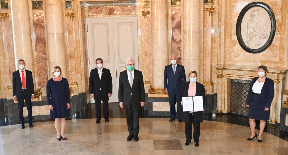 v.l.n.r.: Martin Lenz, Vizepräsident Landessportverband Baden-Württemberg, Finanzministerin Edith Sitzmann, Andreas Felchle, Vizepräsident Landessportverband Baden-Württemberg, Ministerpräsident Winfried Kretschmann, Gundolf Fleischer, Vizepräsident Landessportverband Baden-Württemberg, Sportministerin Dr. Susanne Eisenmann und Elvira Menzer-Haasis, Präsidentin Landessportverband Baden-Württemberg