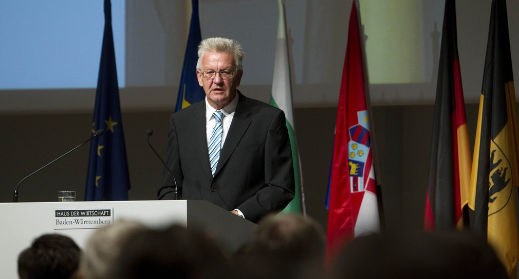 Ministerpräsident Winfried Kretschmann hält am Montag (11.07.2011) im Haus der Wirtschaft in Stuttgart eine Rede