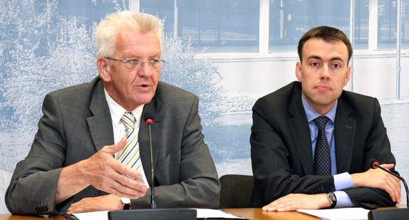 Ministerpräsident Winfried Kretschmann (l.) und Finanz- und Wirtschaftsminister Nils Schmid (r.)
