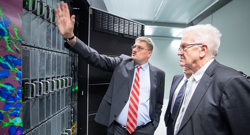 Der neue Supercomputer „Hawk“ am Höchstleistungsrechenzentrum der Universität Stuttgart ist einer der leistungsfähigsten Rechner der Welt. (Bild: picture alliance/Sebastian Gollnow/dpa)