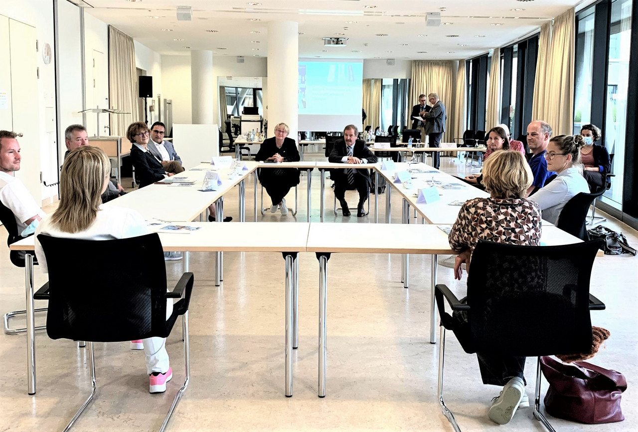 Ministerin Bauer Besucht Uniklinikum T bingen Baden W rttemberg de ministerin-bauer-besucht-uniklinikum-t-bingen-baden-w-rttemberg-de