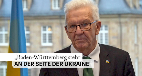 Ministerpräsident Winfried Kretschmann bei seiner Videobotschaft anlässlich des zweiten Jahrestags des russischen Angriffskriegs gegen die Ukraine.