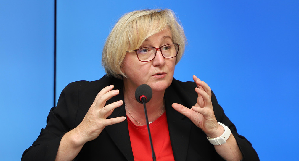Wissenschaftsministerin Theresia Bauer bei der Regierungspressekonferenz (Bild: Staatsministerium Baden-Württemberg)