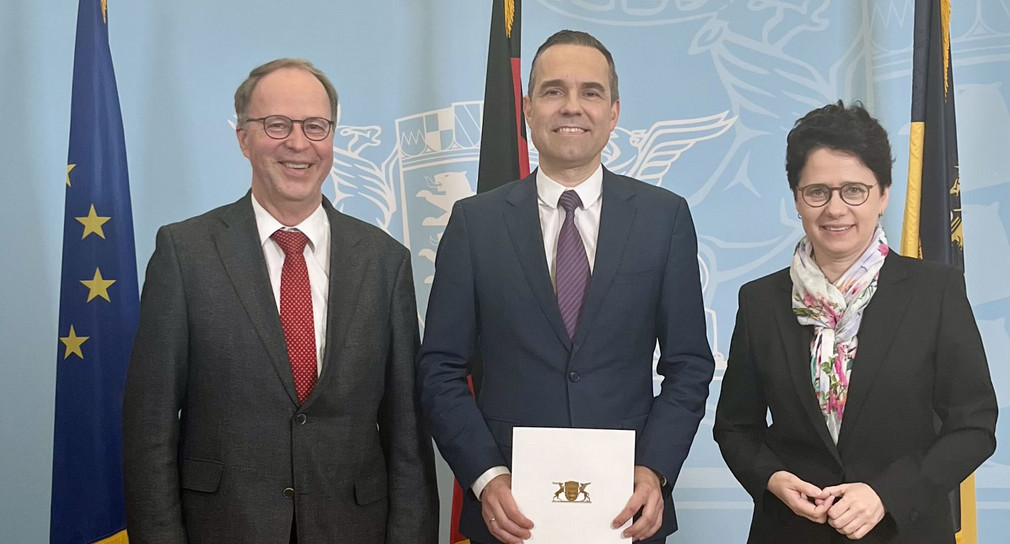 von links nach rechts: Volker Ellenberger, Präsident des Verwaltungsgerichtshofs Baden-Württemberg, Christian Pohl, Präsident des Verwaltungsgerichts Karlsruhe und Jusitzministerin Marion Gentges