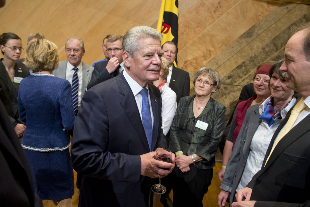 Bundespräsident Joachim Gauck im Gespräch mit Bürgern beim Bürgerempfang