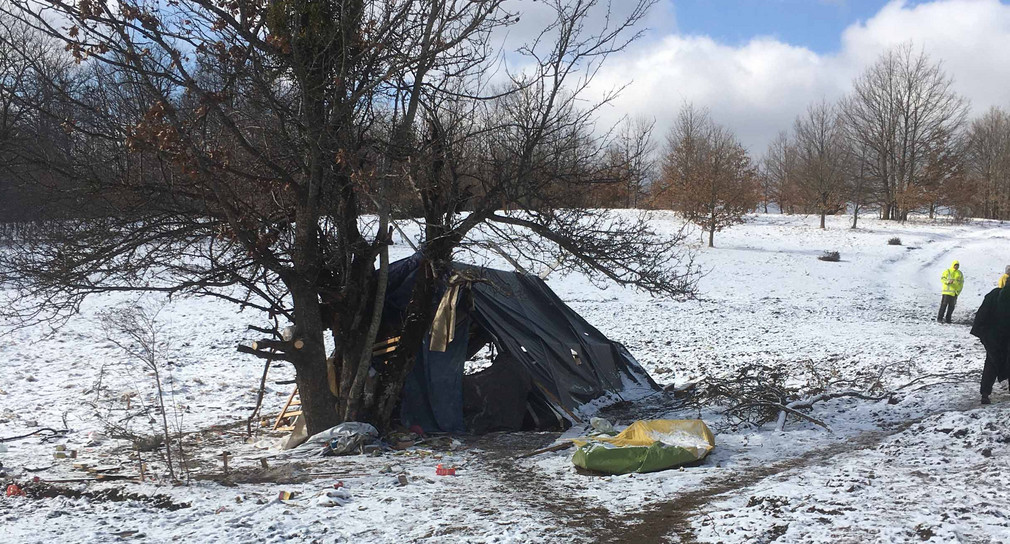 Freistehendes Zelt im Flüchtlingslager Camp Lipa