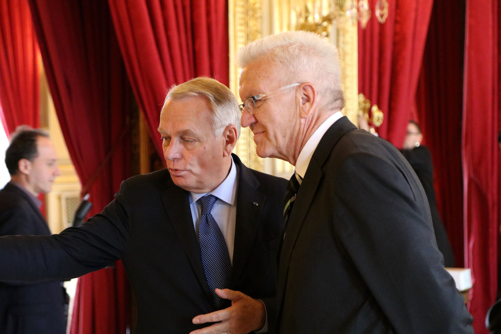 Ministerpräsident Winfried Kretschmann (r.) und der französische Außenminister Jean-Marc Ayrault (l.)