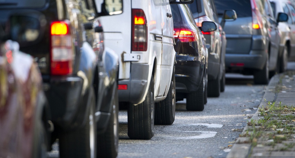 Autos stehen in Stuttgart im Stau. (Bild: © dpa)