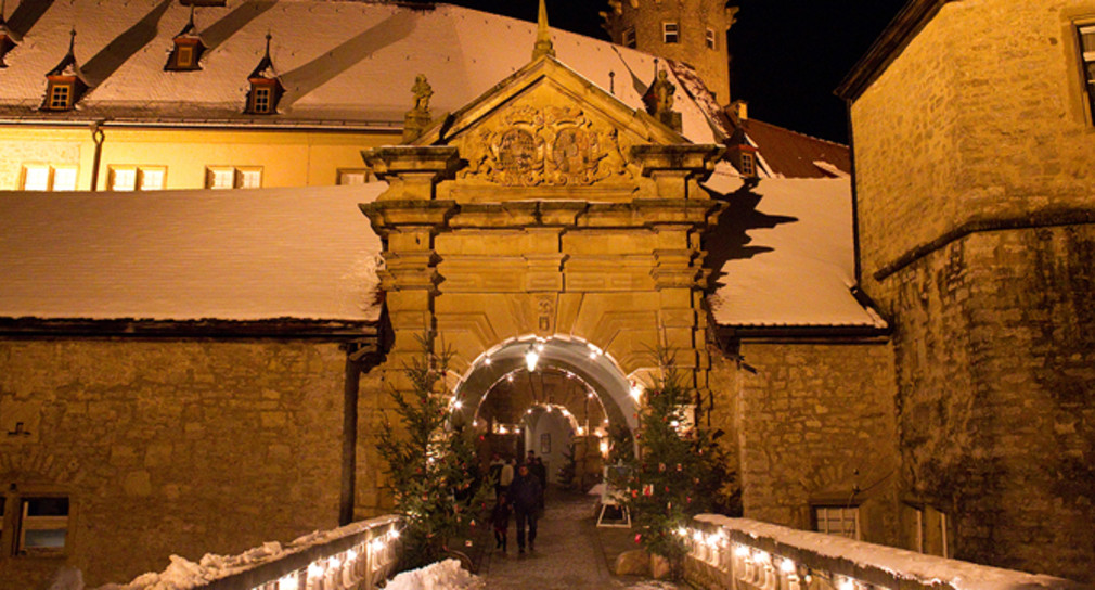 Schloss und Schlossgarten Weikersheim, Eingang zum Weihnachtsmarkt (Foto: © Jens Hackmann / Staatliche Schlösser und Gärten Baden-Württemberg)