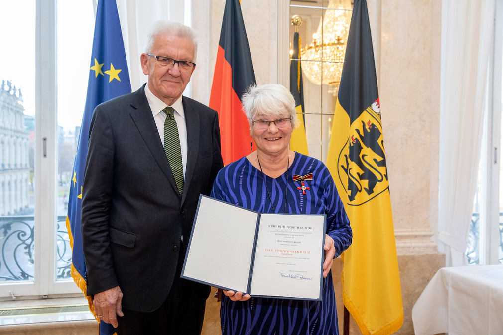 Ministerpräsident Winfried Kretschmann (l.) und Barbara Krahl (r.) (Bild: Staatsministerium Baden-Württemberg)