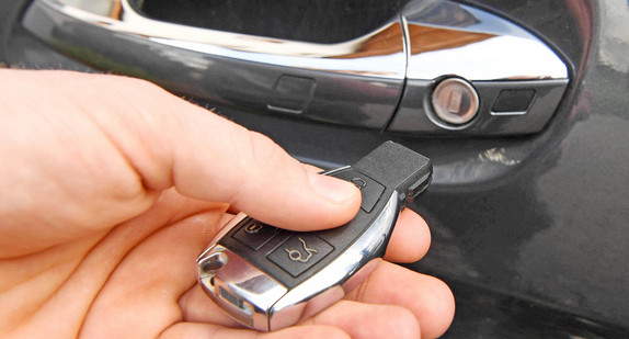 Keyless-Go-Schlüssel eines Geländewagens