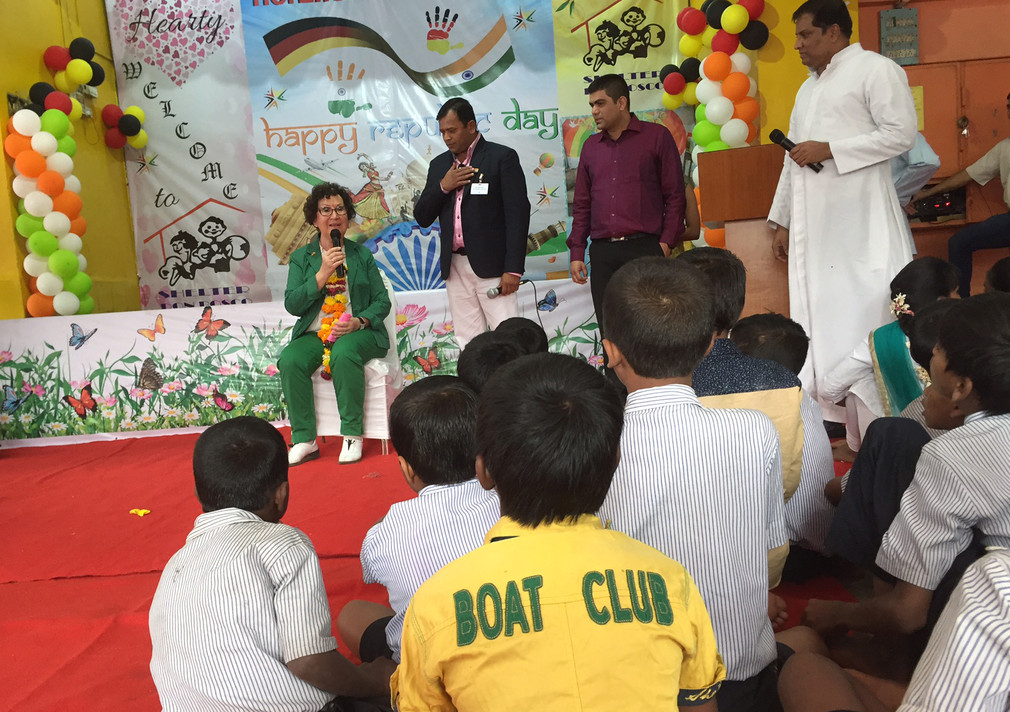 Gerlinde Kretschmann besucht die Einrichtung für Straßenkinder von Don Bosco in Mumbai