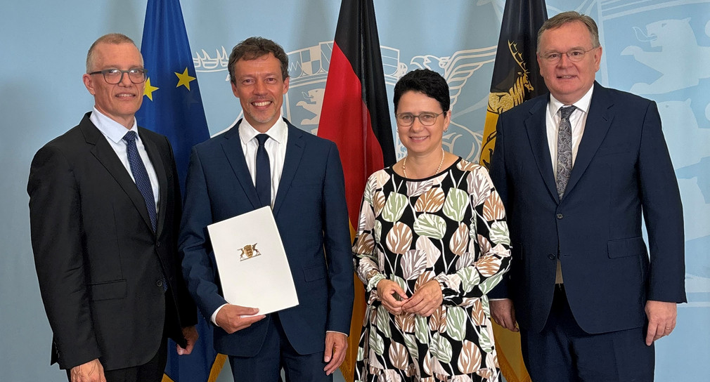 von links nach rechts: Generalstaatsanwalt Frank Rebmann, Leitender Oberstaatsanwalt der Staatsanwaltschaft Hechingen Dr. Alexander Hauser, Jusitzministerin Marion Gentges und Amtschef Elmar Steinbacher