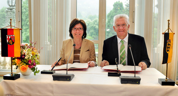 Ministerpräsidentin von Rheinland-Pfalz Malu Dreyer (l.) und Ministerpräsident Winfried Kretschmann (r.)
