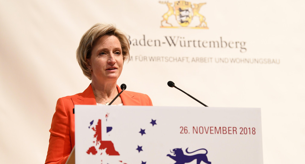 Wirtschaftsministerin Nicole Hoffmeister-Kraut auf dem Wirtschaftskongress Brexit (Bild: © Sascha Baumann / all4foto.de)