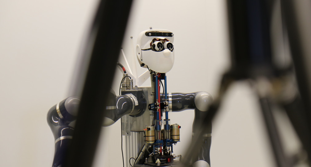 Ein Roboter mit künstlicher Intelligenz