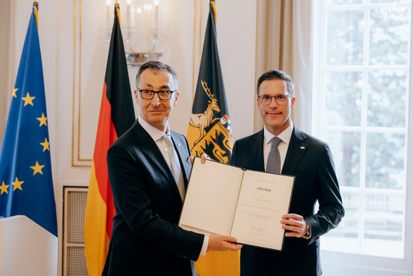 Ministerpräsident Cem Özdemir (links) und Manuel Hagel (rechts), Stellvertretender Ministerpräsident, Minister des Inneren, für Digitalisierung und Europa sowie Vertreter des Landes bei der Europäischen Union 