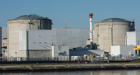 Die Aufnahme zeigt das Atomkraftwerk in Fessenheim in Frankreich. (Foto: © dpa)
