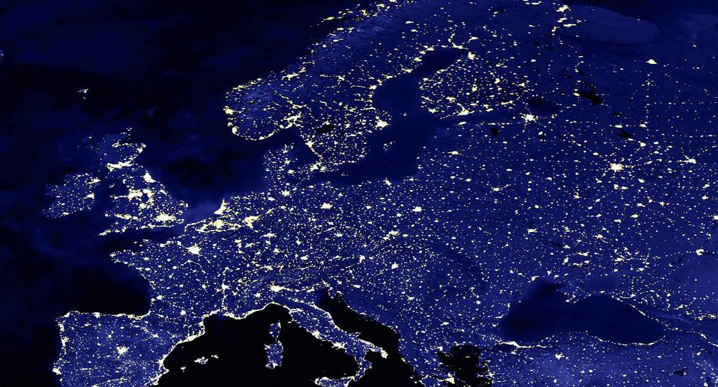 Satellitenaufnahme von Europa bei Nacht (Bild: © dpa).