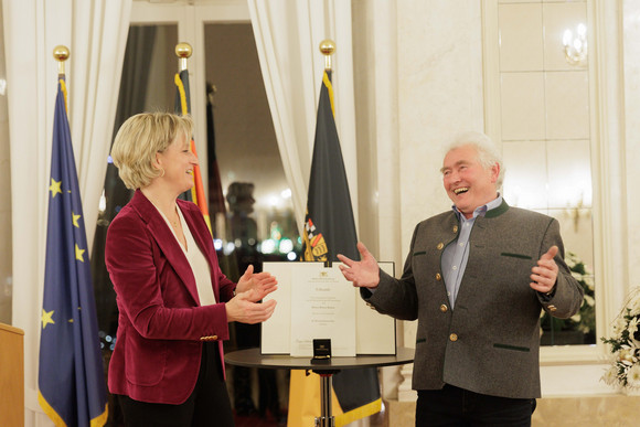 Verleihung Wirtschaftsmedaille 2022 - Ministerin Dr. Nicole Hoffmeister-Kraut und Bruno Kaiser