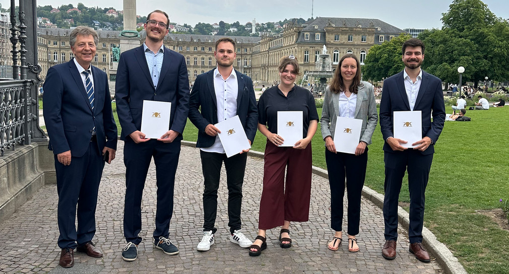von links nach rechts: Prüfungsausschussvorsitzender Gerhard Grams, Till Brückel, Markus Hellebrand, Felicia Rix, Vera Kozel und Marius Gißler