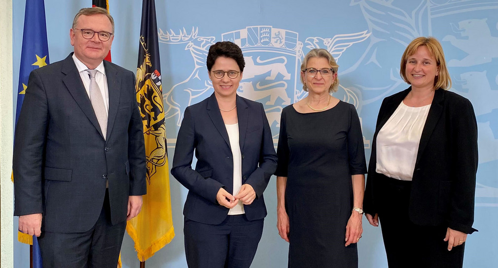 Ministerialdirektor Elmar Steinbacher, Ministerin der Justiz und für Migration Marion Gentges, Sibylle von Schneider und Claudia Zink