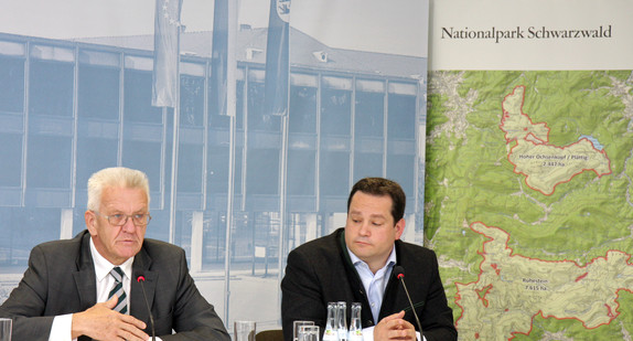 Ministerpräsident Winfried Kretschmann (l.) und Naturschutzminister Alexander Bonde (r.)