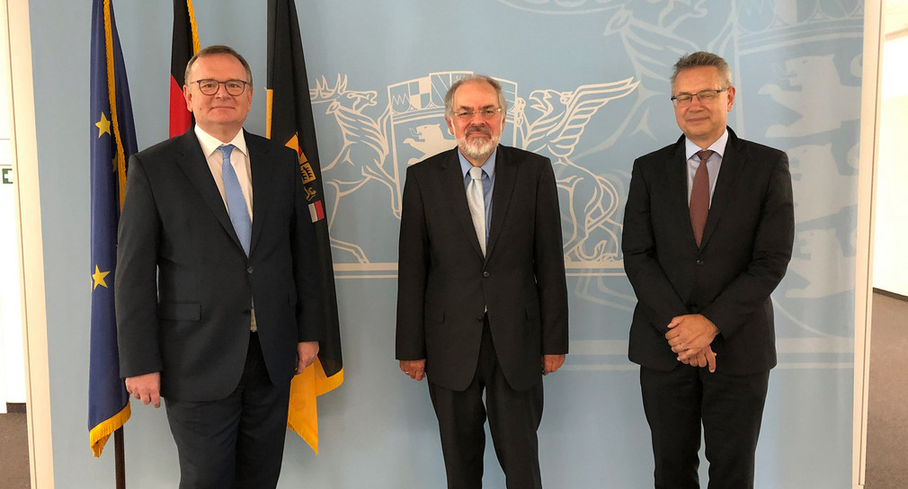 v.l.n.r.: Ministerialdirektor Elmar Steinbacher, Präsident des Landgerichts Baden-Baden a.D. Hans-Joachim Doderer und Alexander Riedel, Präsident des Oberlandesgerichts Karlsruhe (Bild: Justizministerin Baden-Württemberg)