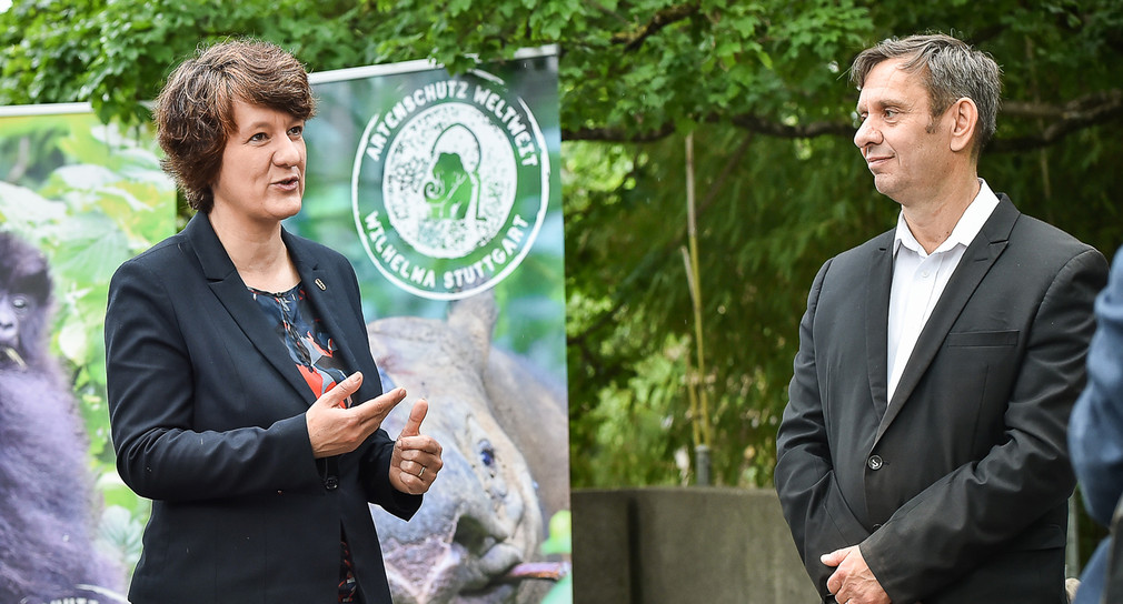 Staatsekretärin Gisela Splett informierte sich unter anderem über den Schutz der Sumatranashörner. Foto: Wilhelma Stuttgart