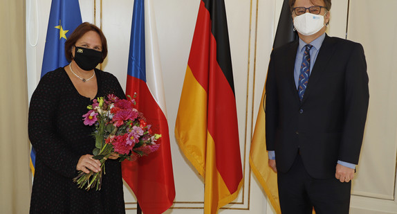 Staatsministerin Theresa Schopper (l.) und der tschechische Botschafter Tomáš Kafka (r.)