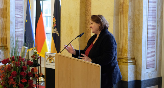 Kultusministerin Theresa Schopper bei ihrer Ansprache