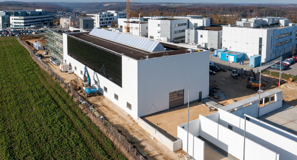 Forschungsfabrik für Brennstoffzellen und Wasserstoff (HyFaB): Luftaufnahme des ersten Bauabschnitts am 4. November 2021